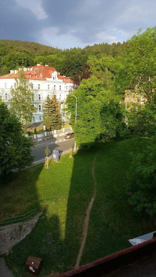 Nely'S Apartment Karlovy Vary Exterior photo